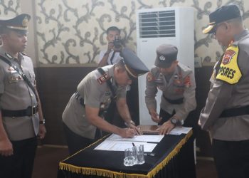 Upacara Serah Terima Jabatan Kasat dan Kapolsek di Polres Lampung Selatan: Suksesi dan Penghargaan