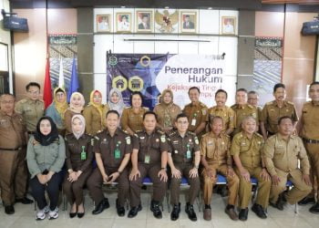 Jaksa Kejati Lampung Sosialisasikan Hukum Antikorupsi kepada MKKS SMA Lampung Timur