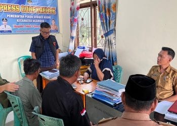 Penyidik Kejari Lampung Barat Geledah Tiga Lokasi di Pesisir Barat, Amankan Bukti Korupsi Dana Desa 2021