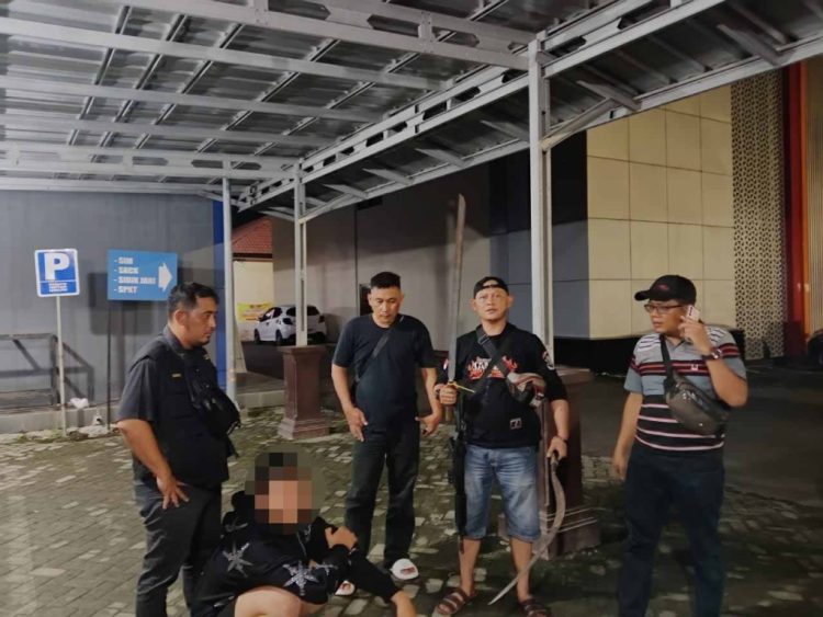 Polisi Amankan Pelajar Pembawa Sajam, Sempat Bacok Mobil Polisi