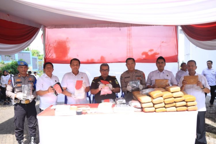 Direktorat Reserse Narkoba Polda Lampung Musnahkan Barang Bukti Narkotika Senilai Rp 10,7 Miliar