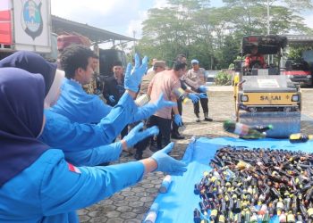 Polres Lampung Selatan Musnahkan Ratusan Botol Miras untuk Ciptakan Kondusifitas Jelang Ramadhan