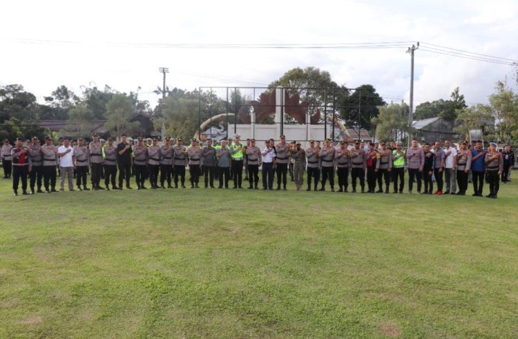 Kapolres Lampung Barat Pimpin Apel Pengamanan Menyambut Malam Takbir