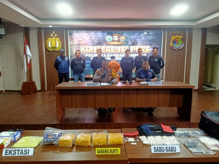 Polresta Bandar Lampung Bongkar Jaringan Narkoba Malaysia, Sita 6,6 Kg Sabu dan Ribuan Ekstasi