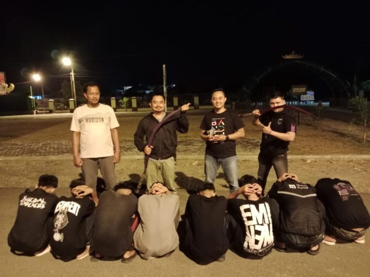 Polres Pringsewu Bekuk 8 Pemuda Pelaku Tawuran, Bongkar Kelompok Gangster “BOM21”