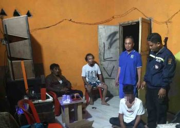 Bhabinkamtibmas Bersama Warga Amankan Pelaku Pencurian di Desa Agom