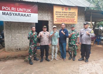 TNI-Polri Bersama Warga Bangun Rumah Layak Huni untuk Keluarga Buruh di Sidoluhur