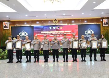 Kapolri Buka Rakernis Gabungan 4 Satker dan Berikan Penghargaan untuk 13 Satker Peraih Nilai IKPA 100%
