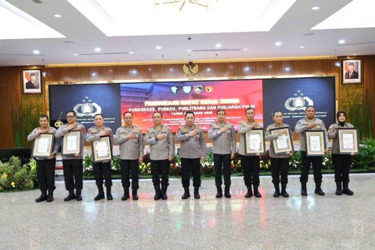 Kapolri Buka Rakernis Gabungan 4 Satker dan Berikan Penghargaan untuk 13 Satker Peraih Nilai IKPA 100%