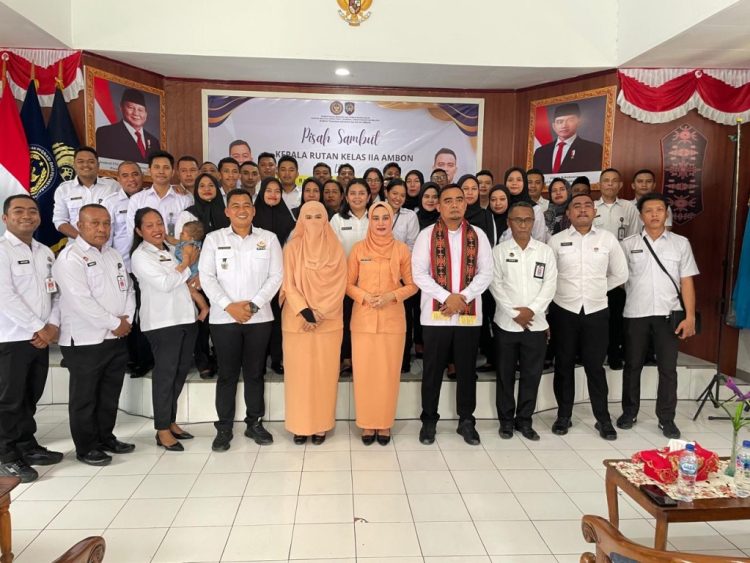 Penuh Haru, Pisah Sambut Karutan Ambon dari Adam Ridwansah ke Ferdika