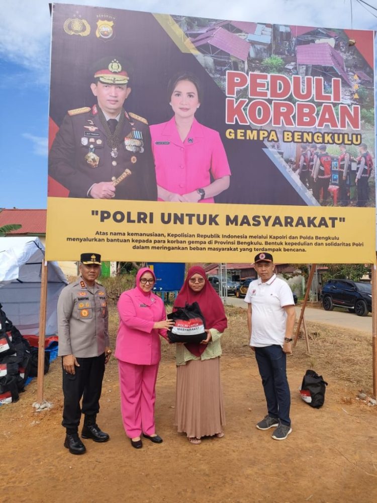Kapolri Kirim 5.000 Paket Sembako untuk Korban Gempa Bengkulu