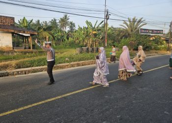 Satlantas Polres Pesawaran Kawal Kelancaran Sholat Idul Adha di Jalinbar
