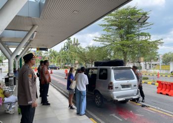 Sambut Peselancar Dunia, Kapolres Lampung Selatan Kawal Ketat Kedatangan WSL Krui Pro 2025 di Bandara