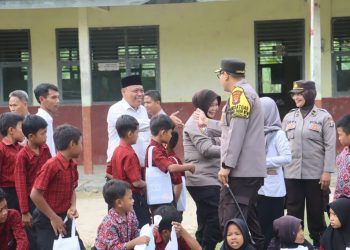 Polri Hadirkan Semangat Belajar di Pelosok Gunung Botol