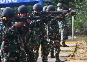 Asah Naluri Tempur, Prajurit Lanal Lampung Gelar Latihan Menembak di Padang Cermin
