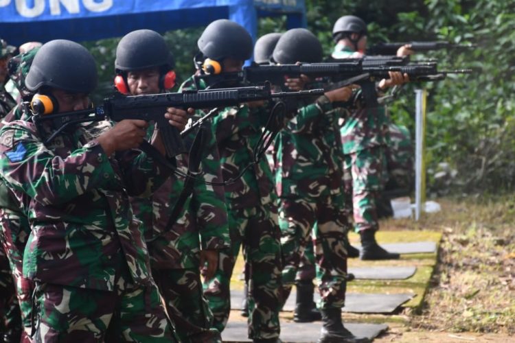 Asah Naluri Tempur, Prajurit Lanal Lampung Gelar Latihan Menembak di Padang Cermin