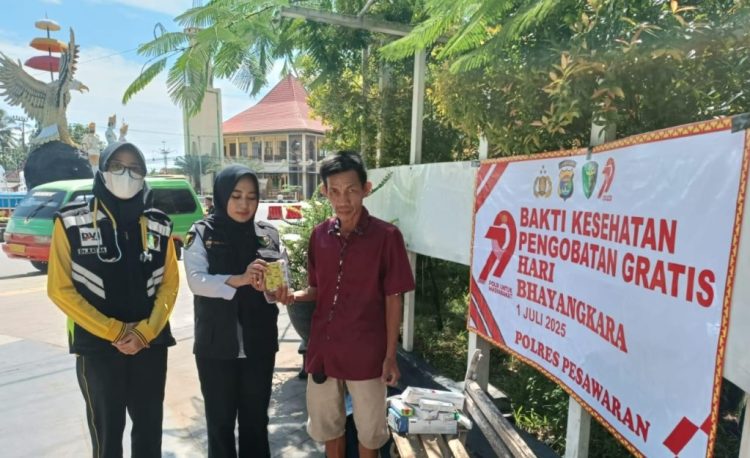 Polres Pesawaran Sapa Sopir Angkot Lewat Layanan Kesehatan Gratis di Hari Bhayangkara ke-79
