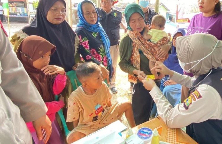 Polres Pesawaran Gelar Pengobatan Gratis di Islamic Center, Sambut HUT Bhayangkara ke-79 dengan Aksi Nyata