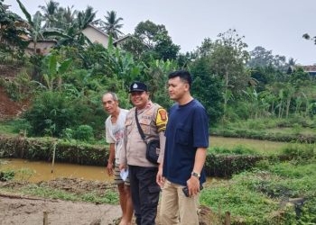 Bhabinkamtibmas Polres Pesawaran Dorong Kemandirian Pangan Lewat Monitoring Pekarangan dan Peternakan Warga