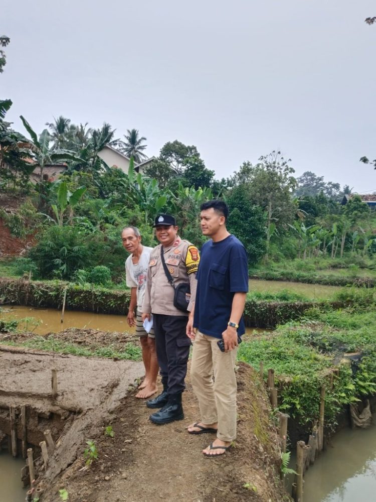 Bhabinkamtibmas Polres Pesawaran Dorong Kemandirian Pangan Lewat Monitoring Pekarangan dan Peternakan Warga