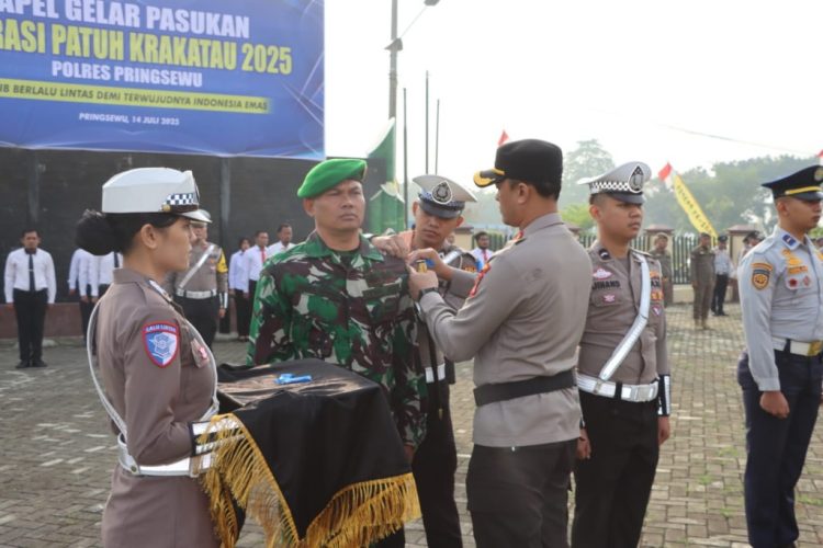 Kapolres Pringsewu Tegaskan Pentingnya Tertib Berlalu Lintas saat Apel Operasi Patuh Krakatau 2025
