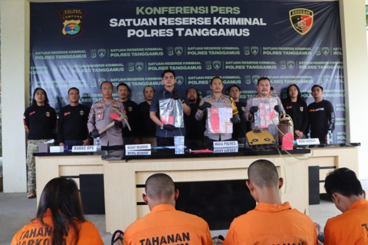 Polres Tanggamus Gulung Komplotan Pencuri Emas, Tersangka Utama Gunakan Hasil Curian untuk Judi dan Narkoba