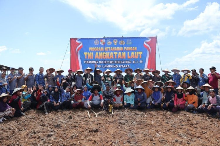 Kapolres Lampung Utara Tanam Kedelai, Dorong Ketahanan Pangan dan Gizi Masyarakat