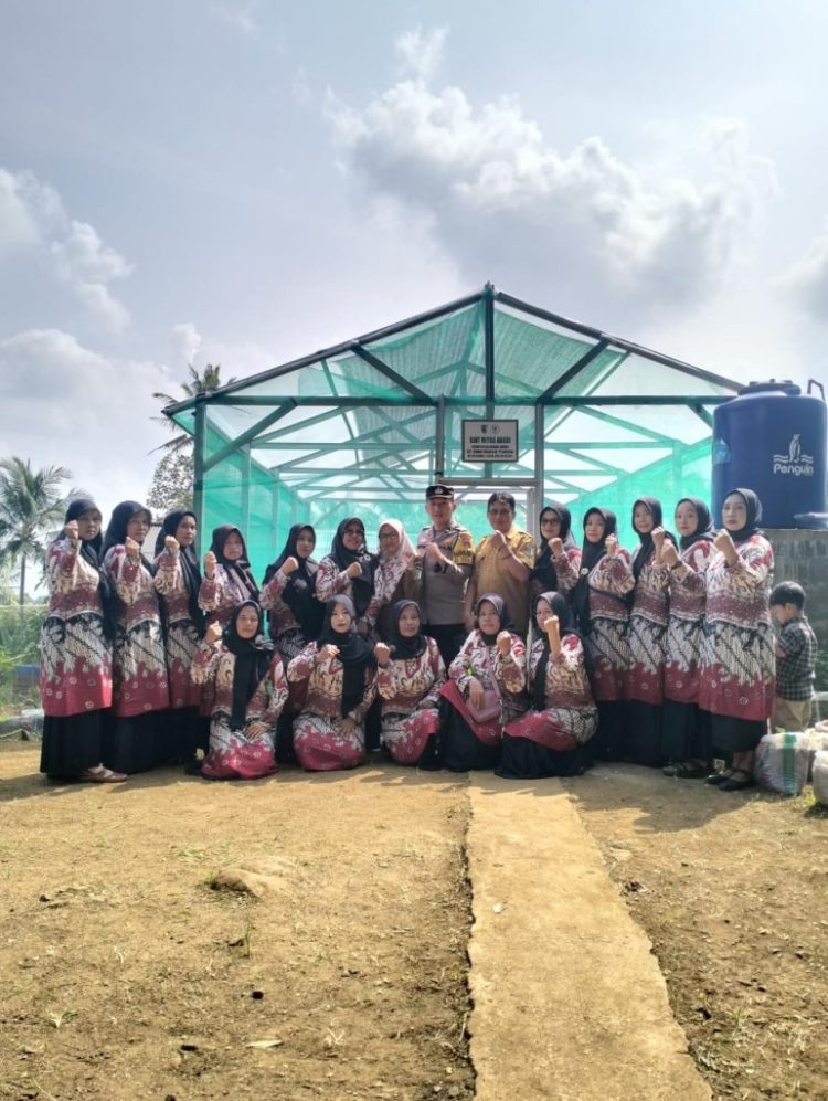 Bhabinkamtibmas Kawal Penilaian Lomba KWT di Sungai Langka, Dukung Penuh Ketahanan Pangan Desa