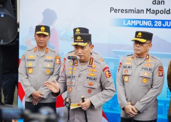Kapolri Resmikan Gedung Baru Mapolda Lampung, Tinjau Layanan Kesehatan Massal dan Stan UMKM Bhayangkari