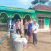 Polsek Semaka dan PDAM Way Agung Salurkan Air Bersih untuk Warga Terdampak Banjir