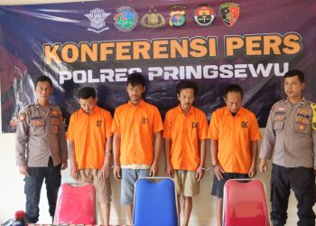 Polres Pringsewu Ringkus Empat Pelaku Pencurian Uang dan Ponsel di Pardasuka