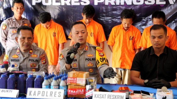 Polres Pringsewu Berhasil Mengamankan Barang Bukti Senjata dan Sepeda Motor Hasil Kejahatan