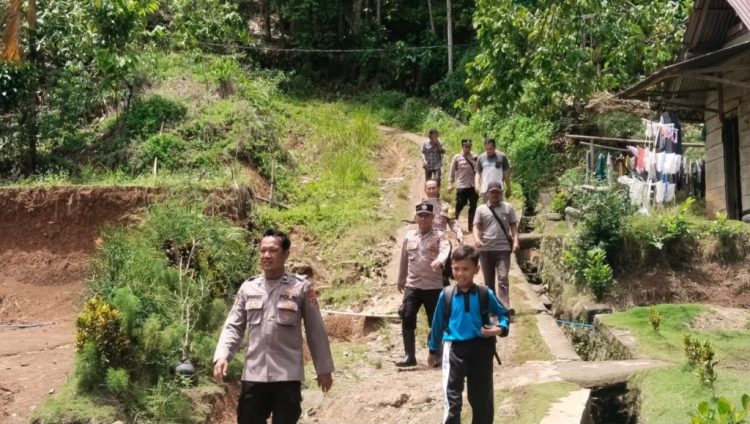 Polsek Wonosobo Respons Cepat, Sambangi Keluarga Warga Sanggi Unggak yang Meninggal dalam Perjalanan Tandu Viral