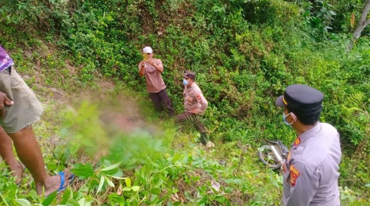 Polsek Semaka Evakuasi Mayat Laki-Laki di Jurang Jalan Rewel, Tanggamus