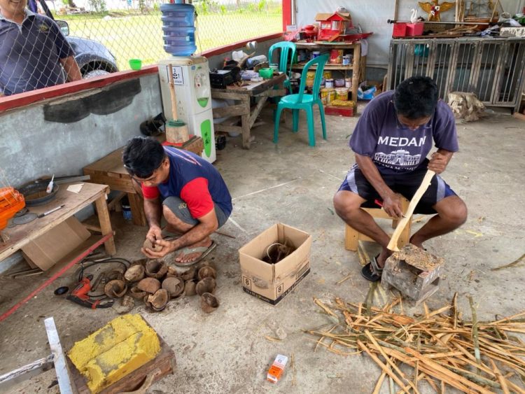 Kreatif di Balik Jeruji! WBP Lapas Dharmasraya Ubah Batok Kelapa Jadi Produk UMKM Bernilai Tinggi