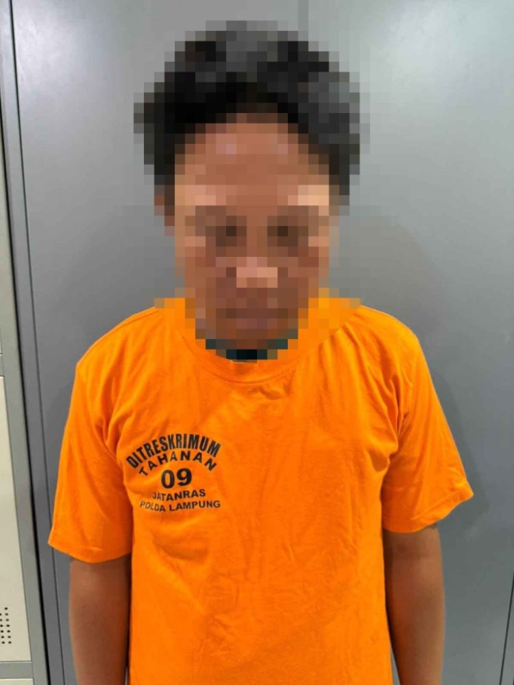 HEBOH! Gara-gara Cekcok Masalah Mantan Istri, Pria Rajabasa Tewas Ditusuk! Pelaku Beraksi Sadis Lalu Menyerahkan Diri