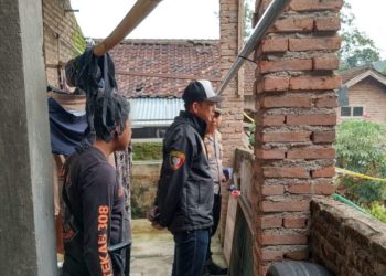 Polres Tanggamus Olah TKP Dugaan Pembunuhan Pasutri di Pugung