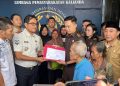 Kalapas Kalianda Serahkan Bantuan Sosial untuk Tahanan dalam Program Imipas