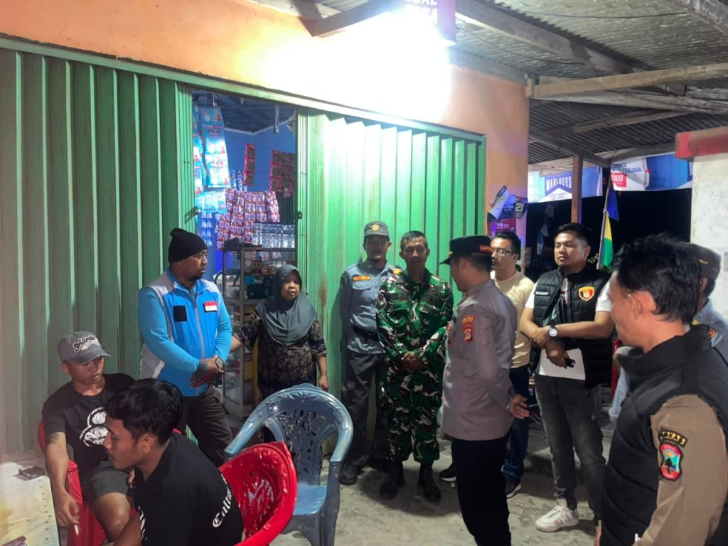 Polisi Dialog dengan Warga Saat Patroli, Informasi Masyarakat Jadi Kunci Cegah Gangguan Keamanan