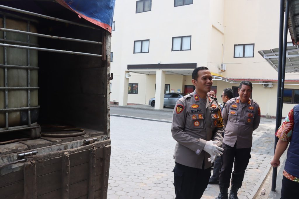 Ribuan Liter Solar Subsidi Ditemukan di Gudang Tanjung Bintang, Dua Pria Dibawa ke Polres